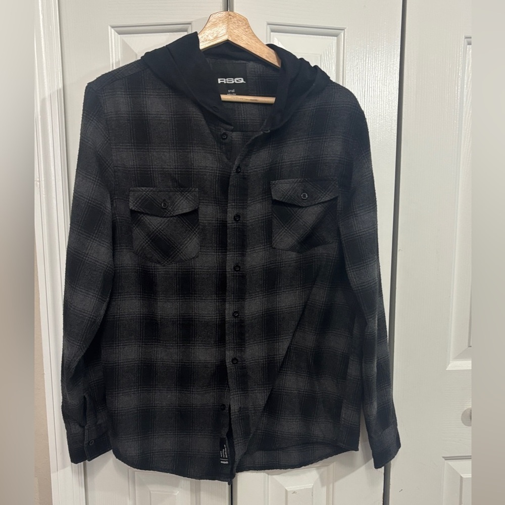 RSQ Men’s Hooded Flannel Shirt – Size Small – Black/Grey Plaid